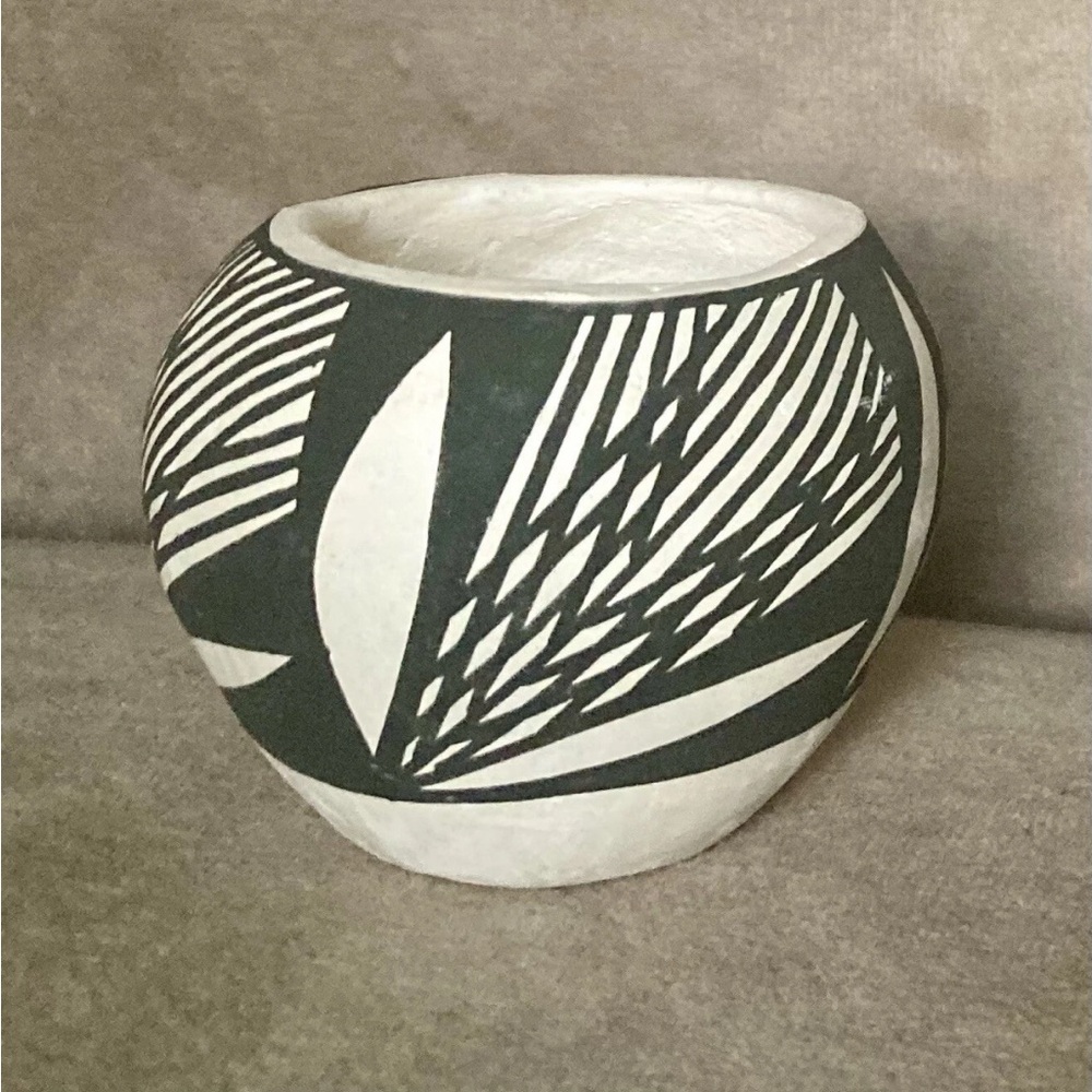 Vintage Acoma Pueblo Pottery Mini Pot Signed BR Black White Geometric Design 2”